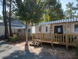 Camping Pas Cher vous présente avec son site Officiel campingpascher.fr, le Camping La Siesta classé 4 étoiles, situé sur la commune de La Faute Sur Mer dans le département Vendée (Pays De La Loire) en France. Le camping La Siesta, vous présente un hébergement de type mobil-home de 32 m² et télévision. Le camping La Siesta vous propose du sam. 29 août au sam. 05 septembre 2026 pour 7 nuits à 265€. Cette location propose 80 dates différentes pour réserver votre séjour. Découvrez également les 17 autres gammes d'hébergements du camping. Les Avis clients pour le Camping La Siesta sont excellents avec une note moyenne de 8 sur 10. Parc aquatique, Piscine couverte, Piscine extérieure, Animations familiales, Club enfants, Aire de jeux enfants, Baby-foot, Centre équestre, Court de tennis, Golf, Ping-pong, Piscine, Pétanque, Salle de jeux vidéo, Terrain multisports, Bar, Dépôt de pain, Snack/Bar,... En savoir plus : cliquez-ICI.