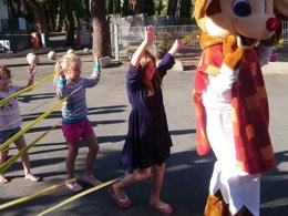 Camping Pas Cher vous présente avec son site Officiel campingpascher.fr, le Camping La Siesta classé 4 étoiles, situé sur la commune de La Faute Sur Mer dans le département Vendée (Pays De La Loire) en France. Le camping La Siesta, vous présente un hébergement de type mobil-home de 28 m² et télévision. Le camping La Siesta vous propose du sam. 12 septembre au sam. 19 septembre 2026 pour 7 nuits à 229€. Cette location propose 84 dates différentes pour réserver votre séjour. Découvrez également les 17 autres gammes d'hébergements du camping. Les Avis clients pour le Camping La Siesta sont excellents avec une note moyenne de 8 sur 10. Parc aquatique, Piscine couverte, Piscine extérieure, Animations familiales, Club enfants, Aire de jeux enfants, Baby-foot, Centre équestre, Court de tennis, Golf, Ping-pong, Piscine, Pétanque, Salle de jeux vidéo, Terrain multisports, Bar, Dépôt de pain, Snack/Bar,... En savoir plus : cliquez-ICI.