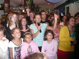 Camping Pas Cher vous présente avec son site Officiel campingpascher.fr, le Camping La Siesta classé 4 étoiles, situé sur la commune de La Faute Sur Mer dans le département Vendée (Pays De La Loire) en France. Le camping La Siesta, vous présente un hébergement de type mobil-home de 32 m² et télévision. Le camping La Siesta vous propose du sam. 29 août au sam. 05 septembre 2026 pour 7 nuits à 265€. Cette location propose 80 dates différentes pour réserver votre séjour. Découvrez également les 17 autres gammes d'hébergements du camping. Les Avis clients pour le Camping La Siesta sont excellents avec une note moyenne de 8 sur 10. Parc aquatique, Piscine couverte, Piscine extérieure, Animations familiales, Club enfants, Aire de jeux enfants, Baby-foot, Centre équestre, Court de tennis, Golf, Ping-pong, Piscine, Pétanque, Salle de jeux vidéo, Terrain multisports, Bar, Dépôt de pain, Snack/Bar,... En savoir plus : cliquez-ICI.