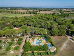 Camping Pas Cher vous présente avec son site Officiel campingpascher.fr, le Camping Le Sainte Marie classé 4 étoiles, situé sur la commune de Sainte Marie La Mer dans le département Pyrénées-orientales (Languedoc Roussillon) en France. Le camping Le Sainte Marie vous propose un hébergement de type mobil-home de 28 m² pour 2 personnes avec climatisation (télévision). L'établissement vous propose 7 autres types d'hébergements. Découvrez tous nos séjours à petits prix dans la commune et aux alentours de Sainte Marie La Mer du département : Pyrénées-orientales (Languedoc Roussillon). Les Avis clients pour le Camping Le Sainte Marie sont excellents avec une note moyenne de 8 sur 10. Parc aquatique, Piscine extérieure, Animations familiales, Club enfants, Aire de jeux enfants, Centre équestre, Court de tennis, Golf, Ping-pong, Piscine, Pétanque, Salle de jeux vidéo, Structure gonflable enfants, Terrain de beach-volley, Terrain de football, Bar, Dépôt de pain, Restaurant, Snack/Bar, Épicerie,... En savoir plus : cliquez-ICI.
