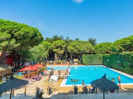 Camping Pas Cher vous présente avec son site Officiel campingpascher.fr, le Camping Le Sainte Marie classé 4 étoiles, situé sur la commune de Sainte Marie La Mer dans le département Pyrénées-orientales (Languedoc Roussillon) en France. Le camping Le Sainte Marie, vous présente un hébergement de type mobil-home de 26 m² avec climatisation. Le camping Le Sainte Marie vous proposeun séjour PAS CHER avec une REMISEdu sam. 02 mai au sam. 09 mai 2026, en promotion à -30% pour 7 nuits à 196 € au lieu de 280,0 € soit une Économie de 84 €. Cette location propose 72 dates différentes pour réserver votre séjour. Découvrez également les 5 autres gammes d'hébergements du camping. Les Avis clients pour le Camping Le Sainte Marie sont excellents avec une note moyenne de 8 sur 10. Parc aquatique, Piscine extérieure, Animations familiales, Club enfants, Aire de jeux enfants, Centre équestre, Court de tennis, Golf, Ping-pong, Piscine, Pétanque, Salle de jeux vidéo, Structure gonflable enfants, Terrain de beach-volley, Terrain de football, Bar, Dépôt de pain, Restaurant, Snack/Bar, Épicerie,... En savoir plus : cliquez-ICI.