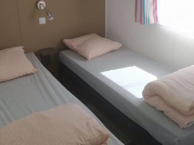 Cliquez pour découvrir toutes les photos de l'HÉBERGEMENT ! mobil-home - Les Genêts photo 7