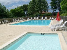 Camping Pas Cher vous présente avec son site Officiel campingpascher.fr, le Camping La Bastide classé 3 étoiles, situé sur la commune de Villefranche Du Perigord dans le département Dordogne (Aquitaine) en France. Le camping La Bastide vous propose un hébergement de type mobil-home de 29 m² pour 4 personnes. L'établissement vous propose 6 autres types d'hébergements. Découvrez tous nos séjours à petits prix dans la commune et aux alentours de Villefranche Du Perigord du département : Dordogne (Aquitaine). Les Avis clients pour le Camping La Bastide sont excellents avec une note moyenne de 9 sur 10. LacRivièreÉtang, Piscine couverte, Piscine extérieure, Animations familiales, Aire de jeux enfants, Canoë-kayak, Centre équestre, Golf, Piscine, Pédalo, Pétanque, Randonnée, Salle de jeux vidéo, Structure gonflable enfants, Bar, Boulangerie, Brasserie, Bureau de tabac, Dépôt de pain, Plats à emporter, Restaurant, Snack/Bar, Station-service, Supermarché, Épicerie,... En savoir plus : cliquez-ICI.