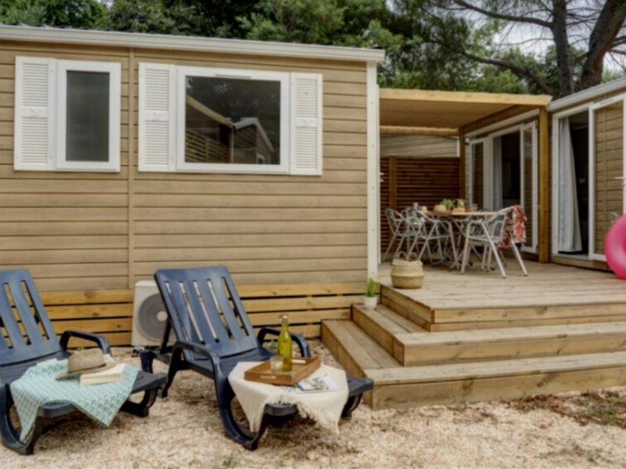 Camping Pas Cher vous présente avec son site Officiel campingpascher.fr, le Camping Le Bois Fleuri classé 5 étoiles, situé sur la commune de Argelès-sur-mer dans le département Pyrénées-orientales (Languedoc Roussillon) en France. Le camping Le Bois Fleuri vous propose un hébergement de type mobil-home de 44 m² pour 6 personnes avec climatisation (télévision). L'établissement vous propose 30 autres types d'hébergements. Découvrez tous nos séjours à petits prix dans la commune et aux alentours de Argelès-sur-mer du département : Pyrénées-orientales (Languedoc Roussillon). Les Avis clients pour le Camping Le Bois Fleuri sont excellents avec une note moyenne de 8 sur 10. Parc aquatique, Piscine chauffée, Piscine extérieure, Animations familiales, Club enfants, Aire de jeux enfants, Court de tennis, Cyclisme, Parcours sportif, Plongée, Pétanque, Randonnée, Terrain de football, Terrain multisports, Bar, Dépôt de pain, Plats à emporter, Snack/Bar, Épicerie,... En savoir plus : cliquez-ICI.