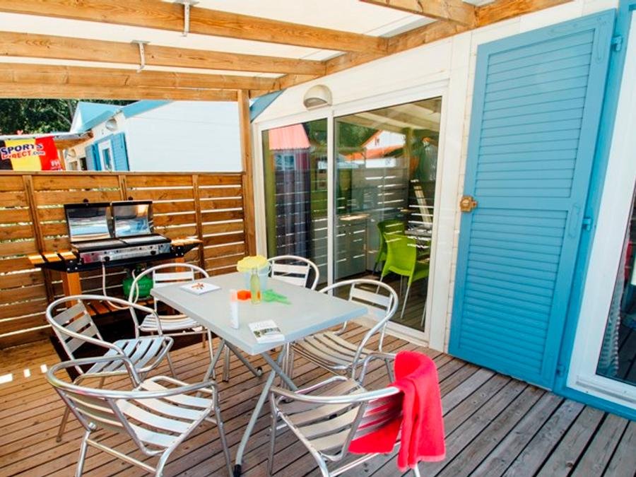 Camping Pas Cher vous présente avec son site Officiel campingpascher.fr, le Camping Le Bois Fleuri classé 5 étoiles, situé sur la commune de Argelès-sur-mer dans le département Pyrénées-orientales (Languedoc Roussillon) en France. Le camping Le Bois Fleuri vous propose un hébergement de type chalet de 45 m² pour 2 personnes avec climatisation (télévision). L'établissement vous propose 16 autres types d'hébergements. Découvrez tous nos séjours à petits prix dans la commune et aux alentours de Argelès-sur-mer du département : Pyrénées-orientales (Languedoc Roussillon). Les Avis clients pour le Camping Le Bois Fleuri sont excellents avec une note moyenne de 8 sur 10. Parc aquatique, Piscine chauffée, Piscine extérieure, Animations familiales, Club enfants, Aire de jeux enfants, Court de tennis, Cyclisme, Parcours sportif, Plongée, Pétanque, Randonnée, Terrain de football, Terrain multisports, Bar, Dépôt de pain, Plats à emporter, Snack/Bar, Épicerie,... En savoir plus : cliquez-ICI.