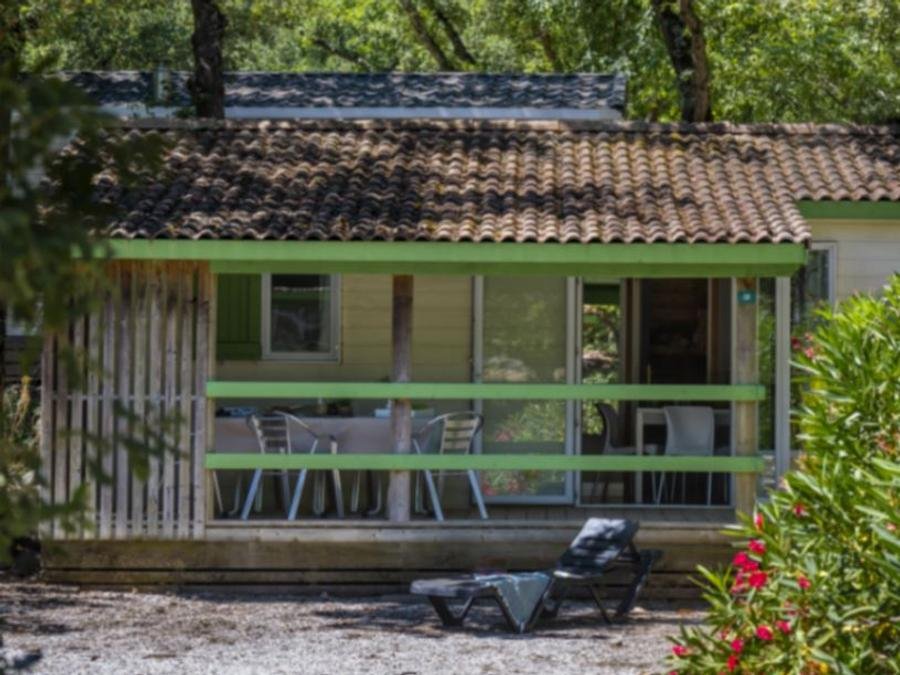 Camping Pas Cher vous présente avec son site Officiel campingpascher.fr, le Camping Le Bois Fleuri classé 5 étoiles, situé sur la commune de Argelès-sur-mer dans le département Pyrénées-orientales (Languedoc Roussillon) en France. Le camping Le Bois Fleuri vous propose un hébergement de type chalet de 28 m² pour 1 personne avec climatisation (télévision). L'établissement vous propose 30 autres types d'hébergements. Découvrez tous nos séjours à petits prix dans la commune et aux alentours de Argelès-sur-mer du département : Pyrénées-orientales (Languedoc Roussillon). Les Avis clients pour le Camping Le Bois Fleuri sont excellents avec une note moyenne de 8 sur 10. Parc aquatique, Piscine chauffée, Piscine extérieure, Animations familiales, Club enfants, Aire de jeux enfants, Court de tennis, Cyclisme, Parcours sportif, Plongée, Pétanque, Randonnée, Terrain de football, Terrain multisports, Bar, Dépôt de pain, Plats à emporter, Snack/Bar, Épicerie,... En savoir plus : cliquez-ICI.