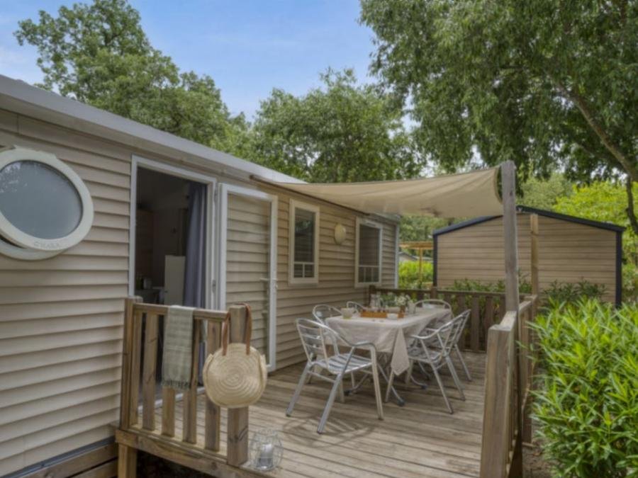 Camping Pas Cher vous présente avec son site Officiel campingpascher.fr, le Camping Le Bois Fleuri classé 5 étoiles, situé sur la commune de Argelès-sur-mer dans le département Pyrénées-orientales (Languedoc Roussillon) en France. Le camping Le Bois Fleuri vous propose un hébergement de type mobil-home de 30 m² pour 6 personnes avec climatisation (télévision). L'établissement vous propose 30 autres types d'hébergements. Découvrez tous nos séjours à petits prix dans la commune et aux alentours de Argelès-sur-mer du département : Pyrénées-orientales (Languedoc Roussillon). Les Avis clients pour le Camping Le Bois Fleuri sont excellents avec une note moyenne de 8 sur 10. Parc aquatique, Piscine chauffée, Piscine extérieure, Animations familiales, Club enfants, Aire de jeux enfants, Court de tennis, Cyclisme, Parcours sportif, Plongée, Pétanque, Randonnée, Terrain de football, Terrain multisports, Bar, Dépôt de pain, Plats à emporter, Snack/Bar, Épicerie,... En savoir plus : cliquez-ICI.
