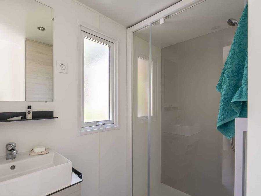 Camping Pas Cher vous présente avec son site Officiel campingpascher.fr, le Camping Le Bois Fleuri classé 5 étoiles, situé sur la commune de Argelès-sur-mer dans le département Pyrénées-orientales (Languedoc Roussillon) en France. Le camping Le Bois Fleuri vous propose un hébergement de type mobil-home de 30 m² (télévision). L'établissement vous propose 16 autres types d'hébergements. Découvrez tous nos séjours à petits prix dans la commune et aux alentours de Argelès-sur-mer du département : Pyrénées-orientales (Languedoc Roussillon). Les Avis clients pour le Camping Le Bois Fleuri sont excellents avec une note moyenne de 8 sur 10. Parc aquatique, Piscine chauffée, Piscine extérieure, Animations familiales, Club enfants, Aire de jeux enfants, Court de tennis, Cyclisme, Parcours sportif, Plongée, Pétanque, Randonnée, Terrain de football, Terrain multisports, Bar, Dépôt de pain, Plats à emporter, Snack/Bar, Épicerie,... En savoir plus : cliquez-ICI.
