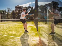 Camping Pas Cher vous présente avec son site Officiel campingpascher.fr, le Camping Le Bois Fleuri classé 5 étoiles, situé sur la commune de Argelès-sur-mer dans le département Pyrénées-orientales (Languedoc-roussillon) en France. Le camping Le Bois Fleuri vous propose un hébergement de type mobil-home de 30 m² pour 6 personnes avec climatisation (télévision). L'établissement vous propose 16 autres types d'hébergements. Découvrez tous nos séjours à petits prix dans la commune et aux alentours de Argelès-sur-mer du département : Pyrénées-orientales (Languedoc-roussillon). Les Avis clients pour le Camping Le Bois Fleuri sont excellents avec une note moyenne de 8 sur 10. Parc aquatique, Piscine chauffée, Piscine extérieure, Animations familiales, Club enfants, Aire de jeux enfants, Court de tennis, Cyclisme, Parcours sportif, Plongée, Pétanque, Randonnée, Terrain de football, Terrain multisports, Bar, Dépôt de pain, Plats à emporter, Snack/Bar, Épicerie,... En savoir plus : cliquez-ICI.