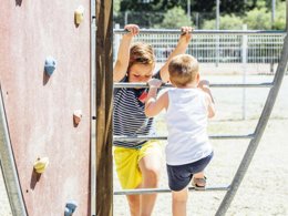 Camping Pas Cher vous présente avec son site Officiel campingpascher.fr, le Camping Le Bois Fleuri classé 5 étoiles, situé sur la commune de Argelès-sur-mer dans le département Pyrénées-orientales (Languedoc Roussillon) en France. Le camping Le Bois Fleuri vous propose un hébergement de type mobil-home de 44 m² pour 6 personnes avec climatisation (télévision). L'établissement vous propose 30 autres types d'hébergements. Découvrez tous nos séjours à petits prix dans la commune et aux alentours de Argelès-sur-mer du département : Pyrénées-orientales (Languedoc Roussillon). Les Avis clients pour le Camping Le Bois Fleuri sont excellents avec une note moyenne de 8 sur 10. Parc aquatique, Piscine chauffée, Piscine extérieure, Animations familiales, Club enfants, Aire de jeux enfants, Court de tennis, Cyclisme, Parcours sportif, Plongée, Pétanque, Randonnée, Terrain de football, Terrain multisports, Bar, Dépôt de pain, Plats à emporter, Snack/Bar, Épicerie,... En savoir plus : cliquez-ICI.