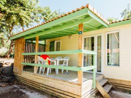 Camping Pas Cher vous présente avec son site Officiel campingpascher.fr, le Camping Le Bois Fleuri classé 5 étoiles, situé sur la commune de Argelès-sur-mer dans le département Pyrénées-orientales (Languedoc Roussillon) en France. Le camping Le Bois Fleuri vous propose un hébergement de type chalet de 28 m² pour 1 personne avec climatisation (télévision). L'établissement vous propose 30 autres types d'hébergements. Découvrez tous nos séjours à petits prix dans la commune et aux alentours de Argelès-sur-mer du département : Pyrénées-orientales (Languedoc Roussillon). Les Avis clients pour le Camping Le Bois Fleuri sont excellents avec une note moyenne de 8 sur 10. Parc aquatique, Piscine chauffée, Piscine extérieure, Animations familiales, Club enfants, Aire de jeux enfants, Court de tennis, Cyclisme, Parcours sportif, Plongée, Pétanque, Randonnée, Terrain de football, Terrain multisports, Bar, Dépôt de pain, Plats à emporter, Snack/Bar, Épicerie,... En savoir plus : cliquez-ICI.