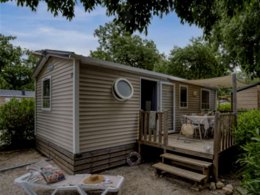 Camping Pas Cher vous présente avec son site Officiel campingpascher.fr, le Camping Le Bois Fleuri classé 5 étoiles, situé sur la commune de Argelès-sur-mer dans le département Pyrénées-orientales (Languedoc Roussillon) en France. Le camping Le Bois Fleuri vous propose un hébergement de type mobil-home de 30 m² pour 6 personnes avec climatisation (télévision). L'établissement vous propose 30 autres types d'hébergements. Découvrez tous nos séjours à petits prix dans la commune et aux alentours de Argelès-sur-mer du département : Pyrénées-orientales (Languedoc Roussillon). Les Avis clients pour le Camping Le Bois Fleuri sont excellents avec une note moyenne de 8 sur 10. Parc aquatique, Piscine chauffée, Piscine extérieure, Animations familiales, Club enfants, Aire de jeux enfants, Court de tennis, Cyclisme, Parcours sportif, Plongée, Pétanque, Randonnée, Terrain de football, Terrain multisports, Bar, Dépôt de pain, Plats à emporter, Snack/Bar, Épicerie,... En savoir plus : cliquez-ICI.