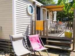 Camping Pas Cher vous présente avec son site Officiel campingpascher.fr, le Camping Le Bois Fleuri classé 5 étoiles, situé sur la commune de Argelès-sur-mer dans le département Pyrénées-orientales (Languedoc Roussillon) en France. Le camping Le Bois Fleuri vous propose un hébergement de type mobil-home de 30 m² pour 6 personnes avec climatisation (télévision). L'établissement vous propose 30 autres types d'hébergements. Découvrez tous nos séjours à petits prix dans la commune et aux alentours de Argelès-sur-mer du département : Pyrénées-orientales (Languedoc Roussillon). Les Avis clients pour le Camping Le Bois Fleuri sont excellents avec une note moyenne de 8 sur 10. Parc aquatique, Piscine chauffée, Piscine extérieure, Animations familiales, Club enfants, Aire de jeux enfants, Court de tennis, Cyclisme, Parcours sportif, Plongée, Pétanque, Randonnée, Terrain de football, Terrain multisports, Bar, Dépôt de pain, Plats à emporter, Snack/Bar, Épicerie,... En savoir plus : cliquez-ICI.