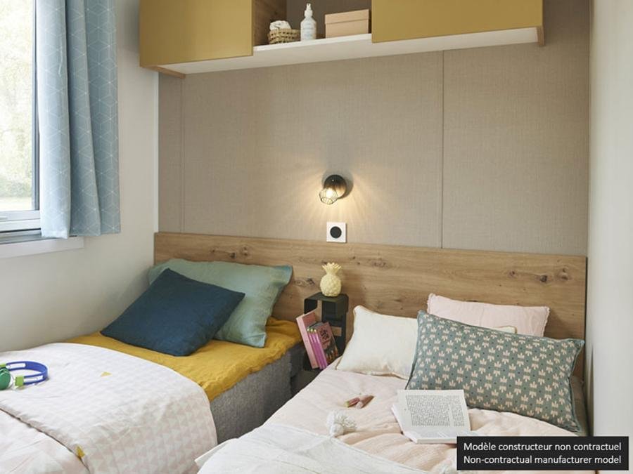 Camping Pas Cher vous présente avec son site Officiel campingpascher.fr, le Camping Montana Parc - Oasis Village - Coeur De L'estérel classé 5 étoiles, situé sur la commune de Puget Sur Argens dans le département Var (Provence Alpes Côte D'azur) en France. Le camping Montana Parc - Oasis Village - Coeur De L'estérel vous propose un hébergement de type bungalow de 33 m² pour 1 personne avec climatisation (télévision). L'établissement vous propose 17 autres types d'hébergements. Découvrez tous nos séjours à petits prix dans la commune et aux alentours de Puget Sur Argens du département : Var (Provence Alpes Côte D'azur). Les Avis clients pour le Camping Montana Parc - Oasis Village - Coeur De L'estérel sont excellents avec une note moyenne de 8 sur 10. Parc aquatique, Piscine extérieure, Animations familiales, Club enfants, Aire de jeux enfants, Centre équestre, Court de padel en extérieur, Court de tennis, Golf, Parcours sportif, Ping-pong, Pétanque, Randonnée, Salle de fitness, Terrain de beach-volley, Terrain de football, Terrain multisports, Bar, Dépôt de pain, Plats à emporter, Restaurant, Snack/Bar, Épicerie,... En savoir plus : cliquez-ICI.