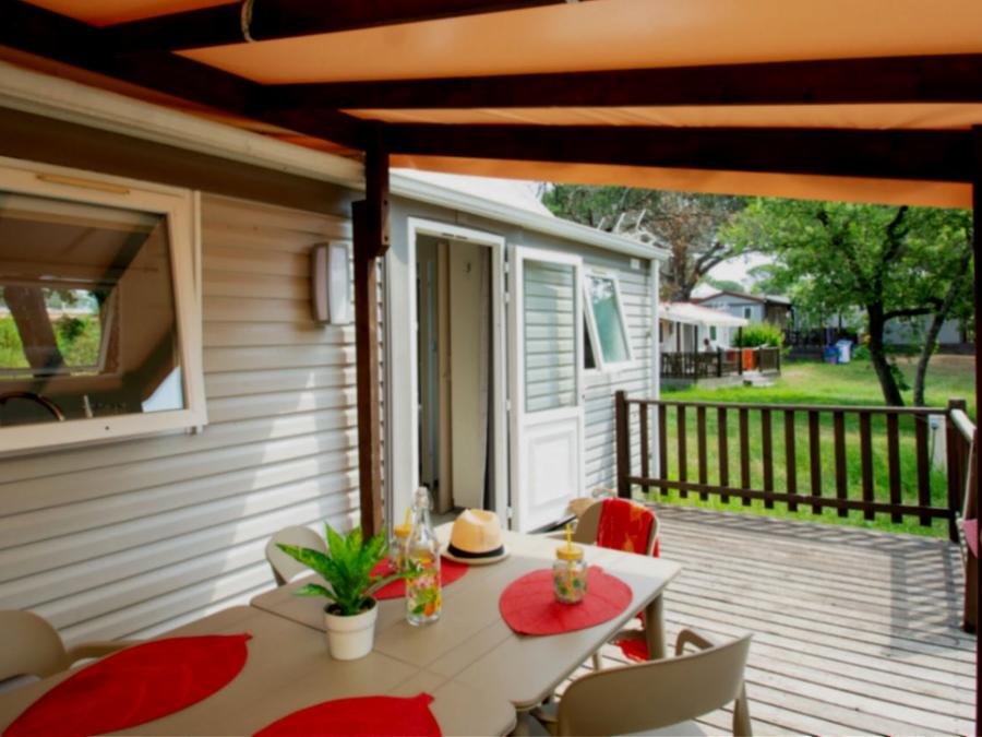Camping Pas Cher vous présente avec son site Officiel campingpascher.fr, le Camping Montana Parc - Oasis Village - Coeur De L'estérel classé 5 étoiles, situé sur la commune de Puget Sur Argens dans le département Var (Provence Alpes Côte D'azur) en France. Le camping Montana Parc - Oasis Village - Coeur De L'estérel vous propose un hébergement de type bungalow de 28 m². L'établissement vous propose 17 autres types d'hébergements. Découvrez tous nos séjours à petits prix dans la commune et aux alentours de Puget Sur Argens du département : Var (Provence Alpes Côte D'azur). Les Avis clients pour le Camping Montana Parc - Oasis Village - Coeur De L'estérel sont excellents avec une note moyenne de 8 sur 10. Parc aquatique, Piscine extérieure, Animations familiales, Club enfants, Aire de jeux enfants, Centre équestre, Court de padel en extérieur, Court de tennis, Golf, Parcours sportif, Ping-pong, Pétanque, Randonnée, Salle de fitness, Terrain de beach-volley, Terrain de football, Terrain multisports, Bar, Dépôt de pain, Plats à emporter, Restaurant, Snack/Bar, Épicerie,... En savoir plus : cliquez-ICI.