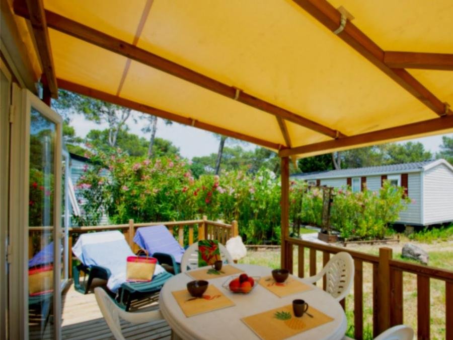 Camping Pas Cher vous présente avec son site Officiel campingpascher.fr, le Camping Montana Parc - Oasis Village - Coeur De L'estérel classé 5 étoiles, situé sur la commune de Puget Sur Argens dans le département Var (Provence Alpes Côte D'azur) en France. Le camping Montana Parc - Oasis Village - Coeur De L'estérel vous propose un hébergement de type bungalow de 34 m² pour 1 personne avec climatisation (télévision). L'établissement vous propose 17 autres types d'hébergements. Découvrez tous nos séjours à petits prix dans la commune et aux alentours de Puget Sur Argens du département : Var (Provence Alpes Côte D'azur). Les Avis clients pour le Camping Montana Parc - Oasis Village - Coeur De L'estérel sont excellents avec une note moyenne de 8 sur 10. Parc aquatique, Piscine extérieure, Animations familiales, Club enfants, Aire de jeux enfants, Centre équestre, Court de padel en extérieur, Court de tennis, Golf, Parcours sportif, Ping-pong, Pétanque, Randonnée, Salle de fitness, Terrain de beach-volley, Terrain de football, Terrain multisports, Bar, Dépôt de pain, Plats à emporter, Restaurant, Snack/Bar, Épicerie,... En savoir plus : cliquez-ICI.
