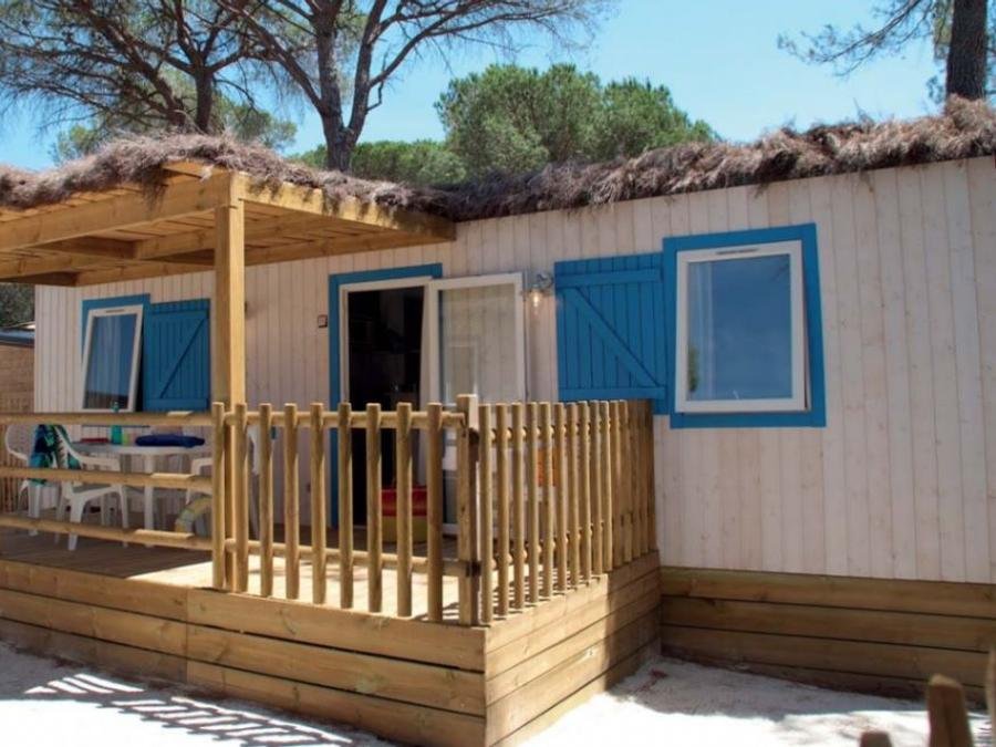Camping Pas Cher vous présente avec son site Officiel campingpascher.fr, le Camping Montana Parc - Oasis Village - Coeur De L'estérel classé 5 étoiles, situé sur la commune de Puget Sur Argens dans le département Var (Provence Alpes Côte D'azur) en France. Le camping Montana Parc - Oasis Village - Coeur De L'estérel vous propose un hébergement de type bungalow de 35 m² pour 8 personnes avec climatisation (télévision). L'établissement vous propose 17 autres types d'hébergements. Découvrez tous nos séjours à petits prix dans la commune et aux alentours de Puget Sur Argens du département : Var (Provence Alpes Côte D'azur). Les Avis clients pour le Camping Montana Parc - Oasis Village - Coeur De L'estérel sont excellents avec une note moyenne de 8 sur 10. Parc aquatique, Piscine extérieure, Animations familiales, Club enfants, Aire de jeux enfants, Centre équestre, Court de padel en extérieur, Court de tennis, Golf, Parcours sportif, Ping-pong, Pétanque, Randonnée, Salle de fitness, Terrain de beach-volley, Terrain de football, Terrain multisports, Bar, Dépôt de pain, Plats à emporter, Restaurant, Snack/Bar, Épicerie,... En savoir plus : cliquez-ICI.