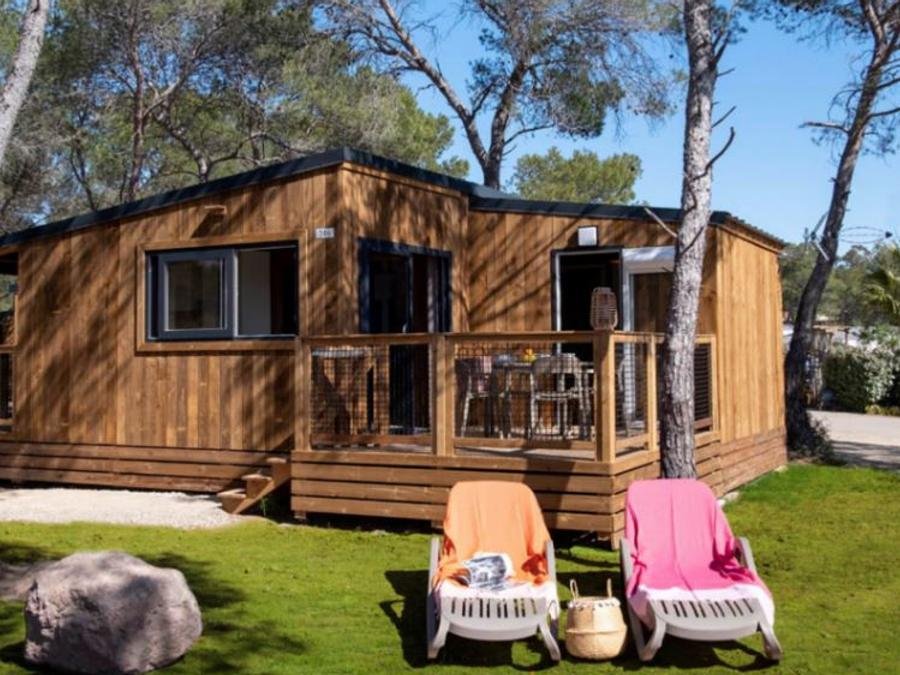 Camping Pas Cher vous présente avec son site Officiel campingpascher.fr, le Camping Montana Parc - Oasis Village - Coeur De L'estérel classé 5 étoiles, situé sur la commune de Puget Sur Argens dans le département Var (Provence Alpes Côte D'azur) en France. Le camping Montana Parc - Oasis Village - Coeur De L'estérel vous propose un hébergement de type chalet de 50 m² avec climatisation (télévision). L'établissement vous propose 17 autres types d'hébergements. Découvrez tous nos séjours à petits prix dans la commune et aux alentours de Puget Sur Argens du département : Var (Provence Alpes Côte D'azur). Les Avis clients pour le Camping Montana Parc - Oasis Village - Coeur De L'estérel sont excellents avec une note moyenne de 8 sur 10. Parc aquatique, Piscine extérieure, Animations familiales, Club enfants, Aire de jeux enfants, Centre équestre, Court de padel en extérieur, Court de tennis, Golf, Parcours sportif, Ping-pong, Pétanque, Randonnée, Salle de fitness, Terrain de beach-volley, Terrain de football, Terrain multisports, Bar, Dépôt de pain, Plats à emporter, Restaurant, Snack/Bar, Épicerie,... En savoir plus : cliquez-ICI.