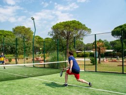 Camping Pas Cher vous présente avec son site Officiel campingpascher.fr, le Camping Montana Parc - Oasis Village - Coeur De L'estérel classé 5 étoiles, situé sur la commune de Puget Sur Argens dans le département Var (Provence Alpes Côte D'azur) en France. Le camping Montana Parc - Oasis Village - Coeur De L'estérel, vous présente un hébergement de type mobil-home de 28 m² avec climatisation et télévision. Le camping Montana Parc - Oasis Village - Coeur De L'estérel vous proposeun séjour PAS CHER avec une REMISEdu sam. 04 avril au sam. 11 avril 2026, en promotion à -35% pour 7 nuits à 469 € au lieu de 721,54 € soit une Économie de 252,54 €. Cette location propose 32 dates différentes pour réserver votre séjour. Découvrez également les 14 autres gammes d'hébergements du camping. Les Avis clients pour le Camping Montana Parc - Oasis Village - Coeur De L'estérel sont excellents avec une note moyenne de 8 sur 10. Parc aquatique, Piscine extérieure, Animations familiales, Club enfants, Aire de jeux enfants, Centre équestre, Court de padel en extérieur, Court de tennis, Golf, Parcours sportif, Ping-pong, Pétanque, Randonnée, Salle de fitness, Terrain de beach-volley, Terrain de football, Terrain multisports, Bar, Dépôt de pain, Plats à emporter, Restaurant, Snack/Bar, Épicerie,... En savoir plus : cliquez-ICI.