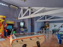 Camping Pas Cher vous présente avec son site Officiel campingpascher.fr, le Camping Montana Parc - Oasis Village - Coeur De L'estérel classé 5 étoiles, situé sur la commune de Puget Sur Argens dans le département Var (Provence Alpes Côte D'azur) en France. Le camping Montana Parc - Oasis Village - Coeur De L'estérel vous propose un hébergement de type bungalow de 35 m² pour 8 personnes avec climatisation (télévision). L'établissement vous propose 14 autres types d'hébergements. Découvrez tous nos séjours à petits prix dans la commune et aux alentours de Puget Sur Argens du département : Var (Provence Alpes Côte D'azur). Les Avis clients pour le Camping Montana Parc - Oasis Village - Coeur De L'estérel sont excellents avec une note moyenne de 8 sur 10. Parc aquatique, Piscine extérieure, Animations familiales, Club enfants, Aire de jeux enfants, Centre équestre, Court de padel en extérieur, Court de tennis, Golf, Parcours sportif, Ping-pong, Pétanque, Randonnée, Salle de fitness, Terrain de beach-volley, Terrain de football, Terrain multisports, Bar, Dépôt de pain, Plats à emporter, Restaurant, Snack/Bar, Épicerie,... En savoir plus : cliquez-ICI.