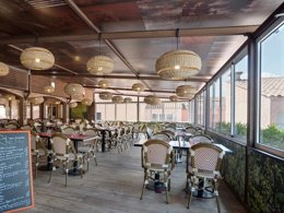 Camping Pas Cher vous présente avec son site Officiel campingpascher.fr, le Camping Montana Parc - Oasis Village - Coeur De L'estérel classé 5 étoiles, situé sur la commune de Puget Sur Argens dans le département Var (Provence Alpes Côte D'azur) en France. Le camping Montana Parc - Oasis Village - Coeur De L'estérel, vous présente un hébergement de type villa de 50 m² pour 8 personnes avec climatisation et télévision. Le camping Montana Parc - Oasis Village - Coeur De L'estérel vous proposeun séjour PAS CHER avec une REMISEdu vendredi 18 septembre au vendredi 25 septembre 2026, en promotion à -35% pour 7 nuits à 619 € au lieu de 952,31 € soit une Économie de 333,31 €. Cette location propose 24 dates différentes pour réserver votre séjour. Découvrez également les 14 autres gammes d'hébergements du camping. Les Avis clients pour le Camping Montana Parc - Oasis Village - Coeur De L'estérel sont excellents avec une note moyenne de 8 sur 10. Parc aquatique, Piscine extérieure, Animations familiales, Club enfants, Aire de jeux enfants, Centre équestre, Court de padel en extérieur, Court de tennis, Golf, Parcours sportif, Ping-pong, Pétanque, Randonnée, Salle de fitness, Terrain de beach-volley, Terrain de football, Terrain multisports, Bar, Dépôt de pain, Plats à emporter, Restaurant, Snack/Bar, Épicerie,... En savoir plus : cliquez-ICI.