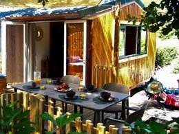 Camping Pas Cher vous présente avec son site Officiel campingpascher.fr, le Camping Montana Parc - Gassin - Golfe De St Tropez classé 4 étoiles, situé sur la commune de Gassin dans le département Var (Provence Alpes Côte D'azur) en France. Le camping Montana Parc - Gassin - Golfe De St Tropez, vous présente un hébergement de type tente en toile et bois de 44 m² pour 7 personnes avec climatisation et télévision. Le camping Montana Parc - Gassin - Golfe De St Tropez vous proposeun séjour PAS CHER avec une REMISEdu sam. 04 avril au sam. 11 avril 2026, en promotion à -35% pour 7 nuits à 549 € au lieu de 844,62 € soit une Économie de 295,62 €. Cette location propose 24 dates différentes pour réserver votre séjour. Découvrez également les 8 autres gammes d'hébergements du camping. Les Avis clients pour le Camping Montana Parc - Gassin - Golfe De St Tropez sont excellents avec une note moyenne de 8 sur 10. Piscine extérieure, Animations familiales, Club ados, Club enfants, Aire de jeux enfants, Canoë-kayak, Centre équestre, Court de tennis, Golf, Parcours sportif, Ping-pong, Plongée, Pétanque, Randonnée, Terrain multisports, Bar, Dépôt de pain, Plats à emporter, Restaurant, Snack/Bar, Épicerie,... En savoir plus : cliquez-ICI.