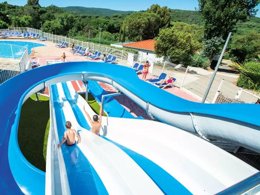 Camping Pas Cher vous présente avec son site Officiel campingpascher.fr, le Établissement Montana Parc - Gassin - Golfe De St Tropez, situé sur la commune de Gassin dans le département Var (Provence Alpes Côte D'azur) en France. L'établissement Montana Parc - Gassin - Golfe De St Tropez vous propose un hébergement de type chalet de 44 m². L'établissement vous propose 6 autres types d'hébergements. Découvrez tous nos séjours à petits prix dans la commune et aux alentours de Gassin du département : Var (Provence Alpes Côte D'azur).... En savoir plus : cliquez-ICI.