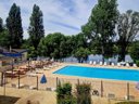 Camping Pas Cher vous présente avec son site Officiel campingpascher.fr, le Camping Les Bö-Bains classé 4 étoiles, situé sur la commune de Badefols Sur Dordogne dans le département Dordogne (Aquitaine) en France. Le camping Les Bö-Bains vous propose un hébergement de type mobil-home de 29 m² pour 1 personne avec climatisation. L'établissement vous propose 32 autres types d'hébergements. Découvrez tous nos séjours à petits prix dans la commune et aux alentours de Badefols Sur Dordogne du département : Dordogne (Aquitaine). Les Avis clients pour le Camping Les Bö-Bains sont excellents avec une note moyenne de 8 sur 10. Piscine extérieure, Animations familiales, Club enfants, Aire de jeux enfants, Baby-foot, Canoë-kayak, Centre équestre, Court de tennis, Golf, Parcours sportif, Piscine, Pétanque, Terrain de basketball, Terrain de football, Terrain de volley-ball, Trampoline, Bar, Dépôt de pain, Plats à emporter, Snack/Bar, Supermarché, Épicerie,... En savoir plus : cliquez-ICI.