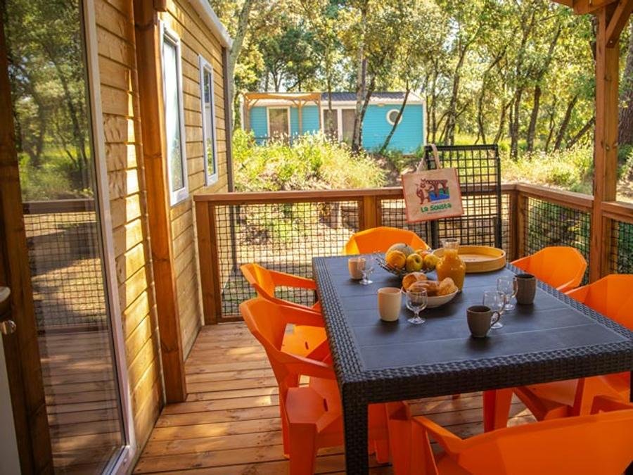 Camping Pas Cher vous présente avec son site Officiel campingpascher.fr, le Camping La Sousta classé 4 étoiles, situé sur la commune de Remoulins dans le département Gard (Languedoc Roussillon) en France. Le camping La Sousta vous propose un hébergement de type mobil-home pour 8 personnes avec climatisation (télévision). L'établissement vous propose 5 autres types d'hébergements. Découvrez tous nos séjours à petits prix dans la commune et aux alentours de Remoulins du département : Gard (Languedoc Roussillon). Les Avis clients pour le Camping La Sousta sont excellents avec une note moyenne de 8 sur 10. Rivière, Piscine extérieure, Animations familiales, Club enfants, Aire de jeux enfants, Canoë-kayak, Centre équestre, Court de tennis, Cyclisme, Paddle, Parcours sportif, Ping-pong, Pétanque, Randonnée, Structure gonflable enfants, Terrain de badminton, Terrain de basketball, Terrain de football, Terrain de volley-ball, Bar, Bureau de tabac, Créperie, Dépôt de pain, Pizzeria, Plats à emporter, Restaurant, Snack/Bar, Station-service, Supermarché, Épicerie,... En savoir plus : cliquez-ICI.