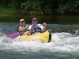 Camping Pas Cher vous présente avec son site Officiel campingpascher.fr, le Camping Le Mas Des Lavandes classé 4 étoiles, situé sur la commune de Serignan dans le département Hérault (Languedoc Roussillon) en France. Le camping Le Mas Des Lavandes, vous présente un hébergement de type mobil-home de 31 m² pour 6 personnes avec climatisation et télévision. Le camping Le Mas Des Lavandes vous propose du dimanche 05 avril au dimanche 12 avril 2026, en promotion à -14% pour 7 nuits à 420 € au lieu de 490,0 € soit une Économie de 70 €. Cette location propose 25 dates différentes pour réserver votre séjour. Découvrez également les 22 autres gammes d'hébergements du camping. Les Avis clients pour le Camping Le Mas Des Lavandes sont excellents avec une note moyenne de 8 sur 10. Parc aquatique, Piscine chauffée, Piscine extérieure, Animations familiales, Club ados, Club enfants, Aire de jeux enfants, Baby-foot, Canoë-kayak, Centre équestre, Court de tennis, Cyclisme, Golf, Jet-ski, Paddle, Ping-pong, Piscine, Planche à voile, Plongée, Pédalo, Pétanque, Randonnée, Ski nautique, Terrain de badminton, Terrain de beach-volley, Terrain multisports, Trampoline, kiteSurf, Bar, Dépôt de pain, Plats à emporter, Restaurant, Snack/Bar, Supermarché, Épicerie,... En savoir plus : cliquez-ICI.