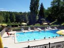 Camping Pas Cher vous présente avec son site Officiel campingpascher.fr, le Camping La Ripole classé 3 étoiles, situé sur la commune de Abjat Sur Bandiat dans le département Dordogne (Aquitaine) en France. Le camping La Ripole, vous présente un hébergement de type chalet de 20 m². Le camping La Ripole vous propose du sam. 06 juin au sam. 13 juin 2026 pour 7 nuits à 300€. Cette location propose 64 dates différentes pour réserver votre séjour. Découvrez également les 4 autres gammes d'hébergements du camping. Les Avis clients pour le Camping La Ripole sont excellents avec une note moyenne de 8 sur 10. LacÉtang, Piscine extérieure, Animation enfants, Animations familiales, Aire de jeux enfants, Baby-foot, Canoë-kayak, Centre équestre, Court de tennis, Cyclisme, Golf, Ping-pong, Piscine, Pétanque, Randonnée, Terrain de volley-ball, Bar, Plats à emporter, Snack/Bar,... En savoir plus : cliquez-ICI.