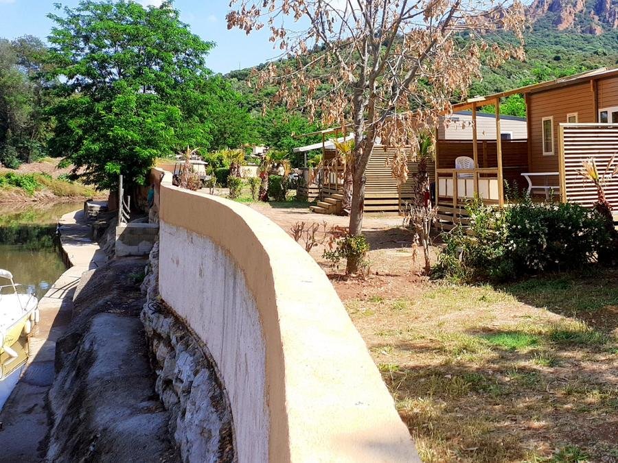 Camping Pas Cher vous présente avec son site Officiel campingpascher.fr, le Camping Tikayan La Vallée Du Paradis classé 4 étoiles, situé sur la commune de Agay dans le département Var (Provence Alpes Côte D'azur) en France. Le camping Tikayan La Vallée Du Paradis, vous présente un hébergement de type mobil-home de 34 m² avec climatisation et télévision. Le camping Tikayan La Vallée Du Paradis vous proposeun séjour PAS CHER avec une REMISEdu sam. 04 juillet au sam. 11 juillet 2026, en promotion à -35% pour 7 nuits à 1196,65 € au lieu de 1841,0 € soit une Économie de 644,35 €. Cette location propose 71 dates différentes pour réserver votre séjour. Découvrez également les 11 autres gammes d'hébergements du camping. Les Avis clients pour le Camping Tikayan La Vallée Du Paradis sont de 7 sur 10. Piscine extérieure, Animations familiales, Club enfants, Aire de jeux enfants, Baby-foot, Canoë-kayak, Centre équestre, Court de tennis, Golf, Ping-pong, Pétanque, Salle de fitness, Bar, Dépôt de pain, Pizzeria, Plats à emporter, Snack/Bar, Épicerie,... En savoir plus : cliquez-ICI.