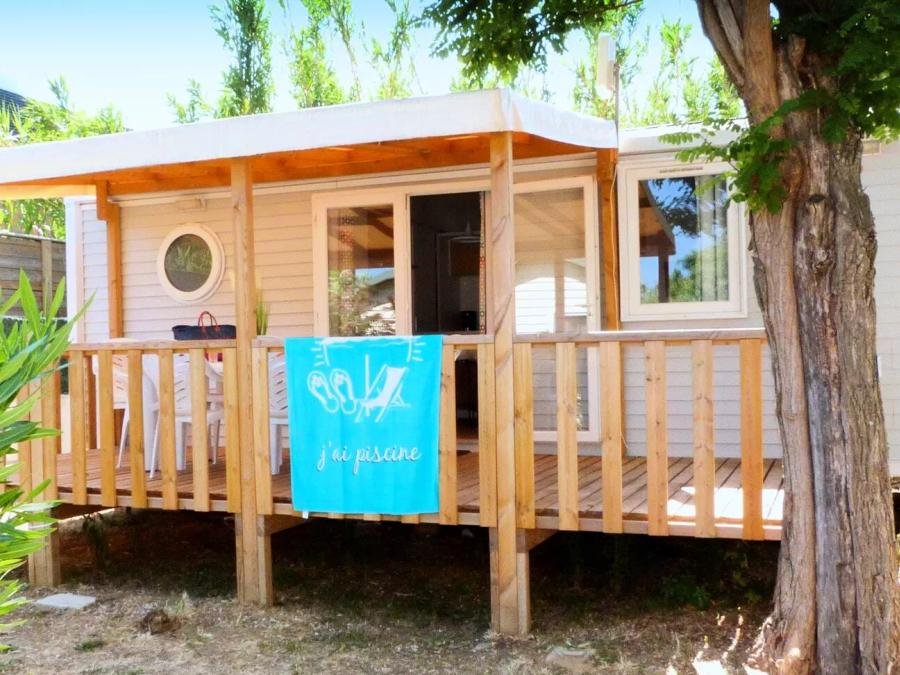 Camping Pas Cher vous présente avec son site Officiel campingpascher.fr, le Camping Tikayan La Vallée Du Paradis classé 4 étoiles, situé sur la commune de Agay dans le département Var (Provence Alpes Côte D'azur) en France. Le camping Tikayan La Vallée Du Paradis, vous présente un hébergement de type mobil-home de 32 m² pour 8 personnes avec climatisation et télévision. Le camping Tikayan La Vallée Du Paradis vous proposeun séjour PAS CHER avec une REMISEdu vendredi 19 juin au vendredi 26 juin 2026, en promotion à -34% pour 7 nuits à 479 € au lieu de 725,76 € soit une Économie de 246,76 €. Cette location propose 54 dates différentes pour réserver votre séjour. Découvrez également les 12 autres gammes d'hébergements du camping. Les Avis clients pour le Camping Tikayan La Vallée Du Paradis sont de 7 sur 10. Piscine extérieure, Animations familiales, Club enfants, Aire de jeux enfants, Baby-foot, Canoë-kayak, Centre équestre, Court de tennis, Golf, Ping-pong, Pétanque, Salle de fitness, Bar, Dépôt de pain, Pizzeria, Plats à emporter, Snack/Bar, Épicerie,... En savoir plus : cliquez-ICI.