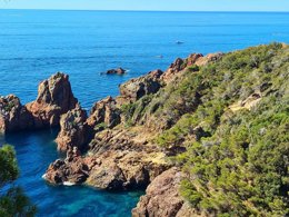 Camping Pas Cher vous présente avec son site Officiel campingpascher.fr, le Camping Tikayan La Vallée Du Paradis classé 4 étoiles, situé sur la commune de Agay dans le département Var (Provence Alpes Côte D'azur) en France. Le camping Tikayan La Vallée Du Paradis vous propose un hébergement de type mobil-home de 29 m² avec climatisation (télévision). L'établissement vous propose 13 autres types d'hébergements. Découvrez tous nos séjours à petits prix dans la commune et aux alentours de Agay du département : Var (Provence Alpes Côte D'azur). Les Avis clients pour le Camping Tikayan La Vallée Du Paradis sont de 7 sur 10. Piscine extérieure, Animations familiales, Club enfants, Aire de jeux enfants, Baby-foot, Canoë-kayak, Centre équestre, Court de tennis, Golf, Ping-pong, Pétanque, Salle de fitness, Bar, Dépôt de pain, Pizzeria, Plats à emporter, Snack/Bar, Épicerie,... En savoir plus : cliquez-ICI.