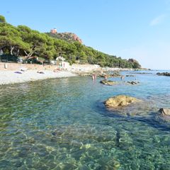 Camping Pas Cher vous présente avec son site Officiel campingpascher.fr, le Établissement Yelloh Village La Plage Du Dramont, situé sur la commune de Saint Raphael dans le département Var (Provence Alpes Côte D'azur) en France. L'établissement Yelloh Village La Plage Du Dramont vous propose un hébergement de type mobilhome de 16 m². L'établissement vous propose 15 autres types d'hébergements. Découvrez tous nos séjours à petits prix dans la commune et aux alentours de Saint Raphael du département : Var (Provence Alpes Côte D'azur).... En savoir plus : cliquez-ICI.