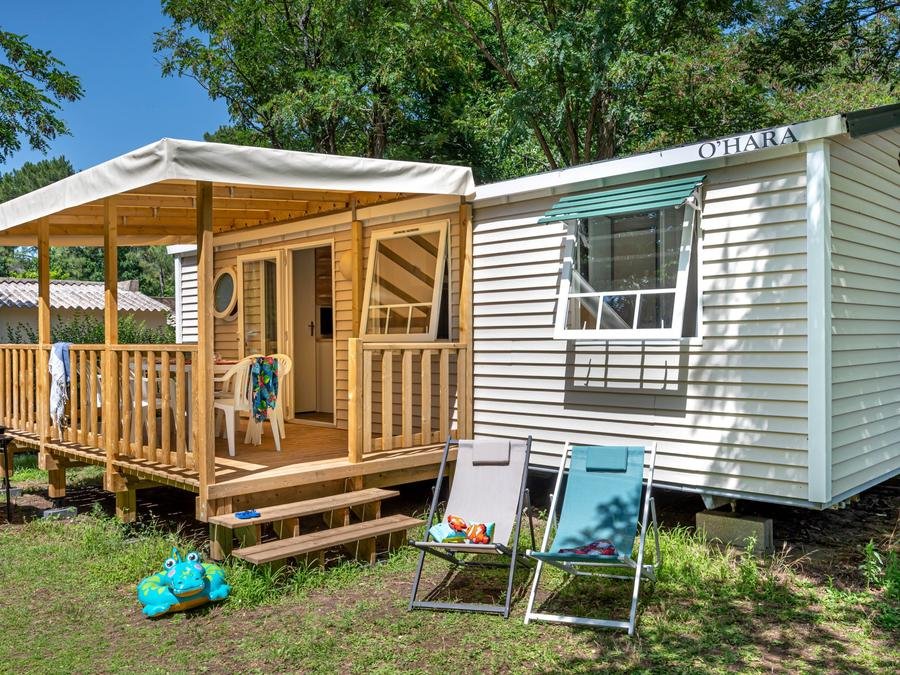 Camping Pas Cher vous présente avec son site Officiel campingpascher.fr, le Camping Flower Au Bois Des Biches classé 4 étoiles, situé sur la commune de Saint Hilaire De Riez dans le département Vendée (Pays De La Loire) en France. Le camping Flower Au Bois Des Biches, vous présente un hébergement de type mobil-home de 30 m² pour 5 personnes et télévision. Le camping Flower Au Bois Des Biches vous proposeun séjour PAS CHER avec une REMISEdu mercredi 17 juin au mercredi 24 juin 2026, en promotion à -46% pour 7 nuits à 249 € au lieu de 463,0 € soit une Économie de 214 €. Cette location propose 44 dates différentes pour réserver votre séjour. Découvrez également les 26 autres gammes d'hébergements du camping. Les Avis clients pour le Camping Flower Au Bois Des Biches sont excellents avec une note moyenne de 8 sur 10. Parc aquatique, Piscine couverte, Piscine extérieure, Animation ados, Animation enfants, Animations familiales, Club enfants, Aire de jeux enfants, Baby-foot, Canoë-kayak, Centre équestre, Court de tennis, Golf, Ping-pong, Pétanque, Salle de fitness, Salle de jeux vidéo, Structure gonflable enfants, Terrain de basketball, Terrain de football, Terrain de volley-ball, Terrain multisports, Bar, Dépôt de pain, Pizzeria, Plats à emporter, Restaurant, Snack/Bar, Supermarché, Épicerie,... En savoir plus : cliquez-ICI.