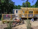 Camping Pas Cher vous présente avec son site Officiel campingpascher.fr, le Camping Flower Au Bois Des Biches classé 4 étoiles, situé sur la commune de Saint Hilaire De Riez dans le département Vendée (Pays De La Loire) en France. Le camping Flower Au Bois Des Biches, vous présente un hébergement de type mobil-home de 26 m² pour 8 personnes avec climatisation et télévision. Le camping Flower Au Bois Des Biches vous proposeun séjour PAS CHER avec une REMISEdu dimanche 21 juin au dimanche 28 juin 2026, en promotion à -40% pour 7 nuits à 418,20 € au lieu de 697,0 € soit une Économie de 278,80 €. Cette location propose 73 dates différentes pour réserver votre séjour. Découvrez également les 24 autres gammes d'hébergements du camping. Les Avis clients pour le Camping Flower Au Bois Des Biches sont excellents avec une note moyenne de 8 sur 10. Parc aquatique, Piscine couverte, Piscine extérieure, Animation ados, Animation enfants, Animations familiales, Club enfants, Aire de jeux enfants, Baby-foot, Canoë-kayak, Centre équestre, Court de tennis, Golf, Ping-pong, Pétanque, Salle de fitness, Salle de jeux vidéo, Structure gonflable enfants, Terrain de basketball, Terrain de football, Terrain de volley-ball, Terrain multisports, Bar, Dépôt de pain, Pizzeria, Plats à emporter, Restaurant, Snack/Bar, Supermarché, Épicerie,... En savoir plus : cliquez-ICI.