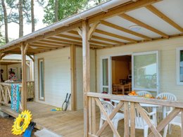 Camping Pas Cher vous présente avec son site Officiel campingpascher.fr, le Camping Flower Au Bois Des Biches classé 4 étoiles, situé sur la commune de Saint Hilaire De Riez dans le département Vendée (Pays De La Loire) en France. Le camping Flower Au Bois Des Biches, vous présente un hébergement de type chalet de 32 m² pour 7 personnes. Le camping Flower Au Bois Des Biches vous proposeun séjour PAS CHER avec une REMISEdu sam. 27 juin au sam. 04 juillet 2026, en promotion à -67% pour 7 nuits à 219 € au lieu de 665,0 € soit une Économie de 446 €. Cette location propose 107 dates différentes pour réserver votre séjour. Découvrez également les 24 autres gammes d'hébergements du camping. Les Avis clients pour le Camping Flower Au Bois Des Biches sont excellents avec une note moyenne de 8 sur 10. Parc aquatique, Piscine couverte, Piscine extérieure, Animation ados, Animation enfants, Animations familiales, Club enfants, Aire de jeux enfants, Baby-foot, Canoë-kayak, Centre équestre, Court de tennis, Golf, Ping-pong, Pétanque, Salle de fitness, Salle de jeux vidéo, Structure gonflable enfants, Terrain de basketball, Terrain de football, Terrain de volley-ball, Terrain multisports, Bar, Dépôt de pain, Pizzeria, Plats à emporter, Restaurant, Snack/Bar, Supermarché, Épicerie,... En savoir plus : cliquez-ICI.