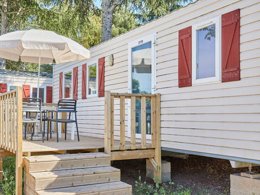 Camping Pas Cher vous présente avec son site Officiel campingpascher.fr, la Résidence Odalys La Pinède classé 3 étoiles, située sur la commune de Agde dans le département Hérault (Languedoc Roussillon) en France. La résidence Odalys La Pinède, vous présente un hébergement de type mobil-home de 31 m² et télévision. La résidence Odalys La Pinède vous propose du sam. 16 mai au sam. 23 mai 2026 pour 7 nuits à 309€. Cette location propose 21 dates différentes pour réserver votre séjour. Découvrez également les 2 autres gammes d'hébergements de la résidence. Les Avis clients pour la Résidence Odalys La Pinède sont excellents avec une note moyenne de 8 sur 10. Piscine chauffée, Piscine extérieure, Animation ados, Club enfants, Aire de jeux enfants, Canoë-kayak, Centre équestre, Court de tennis, Cyclisme, Golf, Ping-pong, Planche à voile, Plongée, Pétanque, Randonnée, Salle de fitness, Terrain multisports, Voile, kiteSurf, Bar, Créperie, Dépôt de pain, Plats à emporter, Snack/Bar,... En savoir plus : cliquez-ICI.