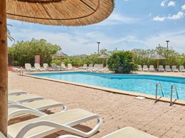 Camping Pas Cher vous présente avec son site Officiel campingpascher.fr, la Résidence Odalys Référence Du Golfe classé 4 étoiles, située sur la commune de Agde dans le département Hérault (Languedoc Roussillon) en France. La résidence Odalys Référence Du Golfe, vous présente un hébergement de type studio de 28 m² et télévision. La résidence Odalys Référence Du Golfe vous proposeun séjour PAS CHER avec une REMISEdu sam. 20 juin au sam. 27 juin 2026, en promotion à -30% pour 7 nuits à 559,30 € au lieu de 799,0 € soit une Économie de 239,70 €. Cette location propose 12 dates différentes pour réserver votre séjour. Découvrez également les 7 autres gammes d'hébergements de la résidence. Piscine chauffée, Piscine extérieure, Court de tennis, Golf,... En savoir plus : cliquez-ICI.