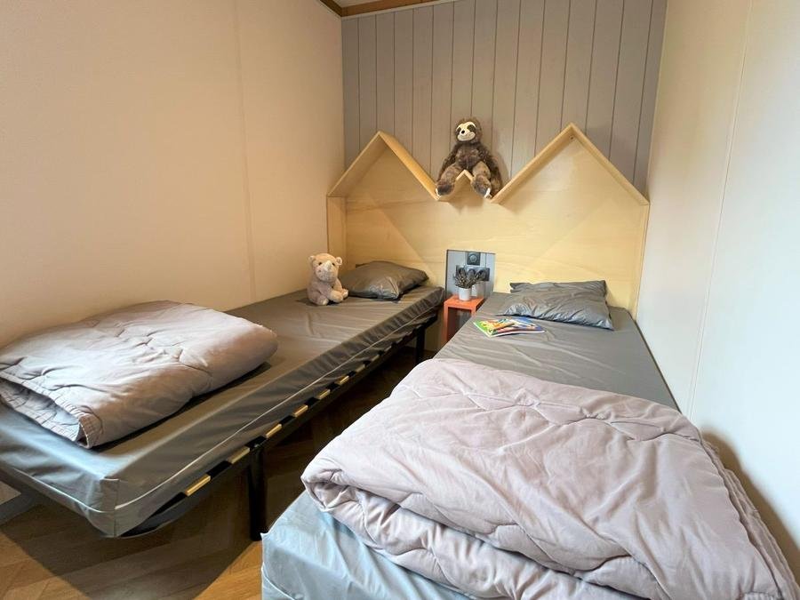 Camping Pas Cher vous présente avec son site Officiel campingpascher.fr, le Camping La Tamarissière classé 4 étoiles, situé sur la commune de Agde dans le département Hérault (Languedoc Roussillon) en France. Le camping La Tamarissière vous propose un hébergement de type mobil-home de 42 m² pour 6 personnes avec climatisation (télévision). L'établissement vous propose 32 autres types d'hébergements. Découvrez tous nos séjours à petits prix dans la commune et aux alentours de Agde du département : Hérault (Languedoc Roussillon). Les Avis clients pour le Camping La Tamarissière sont de 7 sur 10. Mer, Animations familiales, Club ados, Club enfants, Aire de jeux enfants, Centre équestre, Court de tennis, Cyclisme, Golf, Ping-pong, Plongée, Pétanque, Randonnée, Terrain multisports, Bar, Pizzeria, Snack/Bar, Épicerie,... En savoir plus : cliquez-ICI.