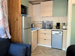 Camping Pas Cher vous présente avec son site Officiel campingpascher.fr, le Camping La Tamarissière classé 4 étoiles, situé sur la commune de Agde dans le département Hérault (Languedoc Roussillon) en France. Le camping La Tamarissière, vous présente un hébergement de type mobil-home de 30 m² avec climatisation et télévision. Le camping La Tamarissière vous propose du dimanche 27 septembre au dimanche 04 octobre 2026 pour 7 nuits à 310€. Cette location propose 70 dates différentes pour réserver votre séjour. Découvrez également les 29 autres gammes d'hébergements du camping. Les Avis clients pour le Camping La Tamarissière sont de 7 sur 10. Mer, Animations familiales, Club ados, Club enfants, Aire de jeux enfants, Centre équestre, Court de tennis, Cyclisme, Golf, Ping-pong, Plongée, Pétanque, Randonnée, Terrain multisports, Bar, Pizzeria, Snack/Bar, Épicerie,... En savoir plus : cliquez-ICI.