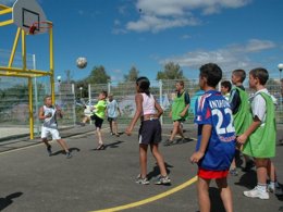 Camping Pas Cher vous présente avec son site Officiel campingpascher.fr, le Camping La Tamarissière classé 4 étoiles, situé sur la commune de Agde dans le département Hérault (Languedoc Roussillon) en France. Le camping La Tamarissière, vous présente un hébergement de type bungalow toilé de 32 m² pour 4 personnes et télévision. Le camping La Tamarissière vous propose du dimanche 27 septembre au dimanche 04 octobre 2026 pour 7 nuits à 310€. Cette location propose 86 dates différentes pour réserver votre séjour. Découvrez également les 29 autres gammes d'hébergements du camping. Les Avis clients pour le Camping La Tamarissière sont de 7 sur 10. Mer, Animations familiales, Club ados, Club enfants, Aire de jeux enfants, Centre équestre, Court de tennis, Cyclisme, Golf, Ping-pong, Plongée, Pétanque, Randonnée, Terrain multisports, Bar, Pizzeria, Snack/Bar, Épicerie,... En savoir plus : cliquez-ICI.