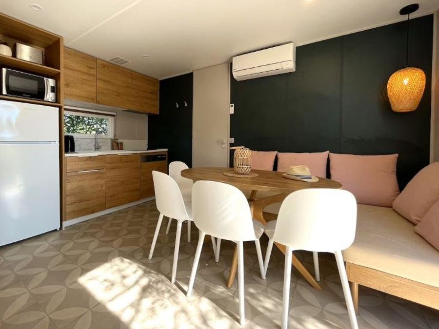 Camping Pas Cher vous présente avec son site Officiel campingpascher.fr, le Camping La Clape Village classé 5 étoiles, situé sur la commune de Agde dans le département Hérault (Languedoc Roussillon) en France. Le camping La Clape Village vous propose un hébergement de type mobil-home de 40 m² pour 6 personnes avec climatisation (télévision). L'établissement vous propose 29 autres types d'hébergements. Découvrez tous nos séjours à petits prix dans la commune et aux alentours de Agde du département : Hérault (Languedoc Roussillon). Les Avis clients pour le Camping La Clape Village sont excellents avec une note moyenne de 8 sur 10. LacMerÉtang, Parc aquatique, Piscine extérieure, Animation ados, Animations familiales, Club enfants, Aire de jeux enfants, Canoë-kayak, Centre équestre, Court de tennis, Cyclisme, Golf, Plongée, Pétanque, Randonnée, Salle de fitness, Surf, Terrain multisports, Bar, Boulangerie, Supermarché, Épicerie,... En savoir plus : cliquez-ICI.