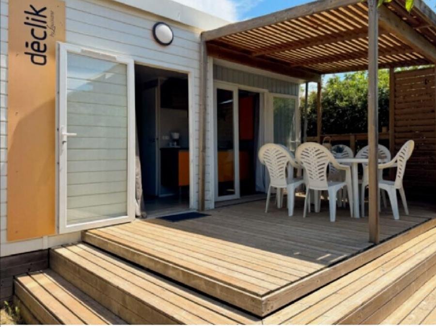 Camping Pas Cher vous présente avec son site Officiel campingpascher.fr, le Camping La Clape Village classé 5 étoiles, situé sur la commune de Agde dans le département Hérault (Languedoc Roussillon) en France. Le camping La Clape Village vous propose un hébergement de type mobil-home de 32 m² pour 6 personnes avec climatisation (télévision). L'établissement vous propose 29 autres types d'hébergements. Découvrez tous nos séjours à petits prix dans la commune et aux alentours de Agde du département : Hérault (Languedoc Roussillon). Les Avis clients pour le Camping La Clape Village sont excellents avec une note moyenne de 8 sur 10. LacMerÉtang, Parc aquatique, Piscine extérieure, Animation ados, Animations familiales, Club enfants, Aire de jeux enfants, Canoë-kayak, Centre équestre, Court de tennis, Cyclisme, Golf, Plongée, Pétanque, Randonnée, Salle de fitness, Surf, Terrain multisports, Bar, Boulangerie, Supermarché, Épicerie,... En savoir plus : cliquez-ICI.