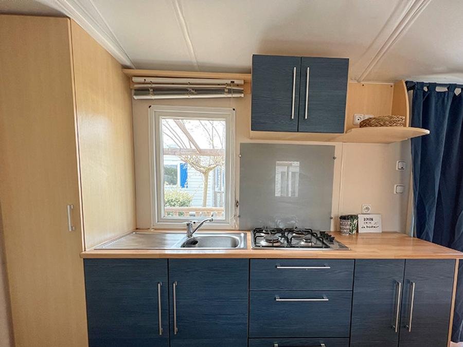 Camping Pas Cher vous présente avec son site Officiel campingpascher.fr, le Camping La Clape Village classé 5 étoiles, situé sur la commune de Agde dans le département Hérault (Languedoc Roussillon) en France. Le camping La Clape Village, vous présente un hébergement de type mobil-home de 24 m² pour 4 personnes avec climatisation et télévision. Le camping La Clape Village vous propose du vendredi 25 septembre au vendredi 02 octobre 2026 pour 7 nuits à 264€. Cette location propose 61 dates différentes pour réserver votre séjour. Découvrez également les 36 autres gammes d'hébergements du camping. Les Avis clients pour le Camping La Clape Village sont excellents avec une note moyenne de 8 sur 10. LacMerÉtang, Parc aquatique, Piscine extérieure, Animation ados, Animations familiales, Club enfants, Aire de jeux enfants, Canoë-kayak, Centre équestre, Court de tennis, Cyclisme, Golf, Plongée, Pétanque, Randonnée, Salle de fitness, Surf, Terrain multisports, Bar, Boulangerie, Supermarché, Épicerie,... En savoir plus : cliquez-ICI.