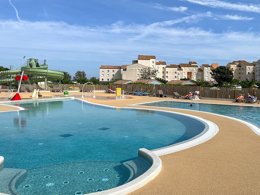 Camping Pas Cher vous présente avec son site Officiel campingpascher.fr, le Camping La Clape Village classé 5 étoiles, situé sur la commune de Agde dans le département Hérault (Languedoc Roussillon) en France. Le camping La Clape Village, vous présente un hébergement de type hébergement insolite de 32 m² pour 4 personnes avec climatisation et télévision. Le camping La Clape Village vous propose du dimanche 25 octobre au dimanche 01 novembre 2026 pour 7 nuits à 288€. Cette location propose 100 dates différentes pour réserver votre séjour. Découvrez également les 30 autres gammes d'hébergements du camping. Les Avis clients pour le Camping La Clape Village sont excellents avec une note moyenne de 8 sur 10. LacMerÉtang, Parc aquatique, Piscine extérieure, Animation ados, Animations familiales, Club enfants, Aire de jeux enfants, Canoë-kayak, Centre équestre, Court de tennis, Cyclisme, Golf, Plongée, Pétanque, Randonnée, Salle de fitness, Surf, Terrain multisports, Bar, Boulangerie, Supermarché, Épicerie,... En savoir plus : cliquez-ICI.