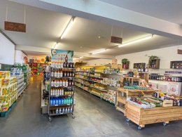 Camping Pas Cher vous présente avec son site Officiel campingpascher.fr, le Camping La Clape Village classé 5 étoiles, situé sur la commune de Agde dans le département Hérault (Languedoc Roussillon) en France. Le camping La Clape Village, vous présente un hébergement de type mobil-home de 40 m² pour 4 personnes avec climatisation et télévision. Le camping La Clape Village vous propose du vendredi 27 mars au vendredi 03 avril 2026 pour 7 nuits à 594€. Cette location propose 106 dates différentes pour réserver votre séjour. Découvrez également les 30 autres gammes d'hébergements du camping. Les Avis clients pour le Camping La Clape Village sont excellents avec une note moyenne de 8 sur 10. LacMerÉtang, Parc aquatique, Piscine extérieure, Animation ados, Animations familiales, Club enfants, Aire de jeux enfants, Canoë-kayak, Centre équestre, Court de tennis, Cyclisme, Golf, Plongée, Pétanque, Randonnée, Salle de fitness, Surf, Terrain multisports, Bar, Boulangerie, Supermarché, Épicerie,... En savoir plus : cliquez-ICI.