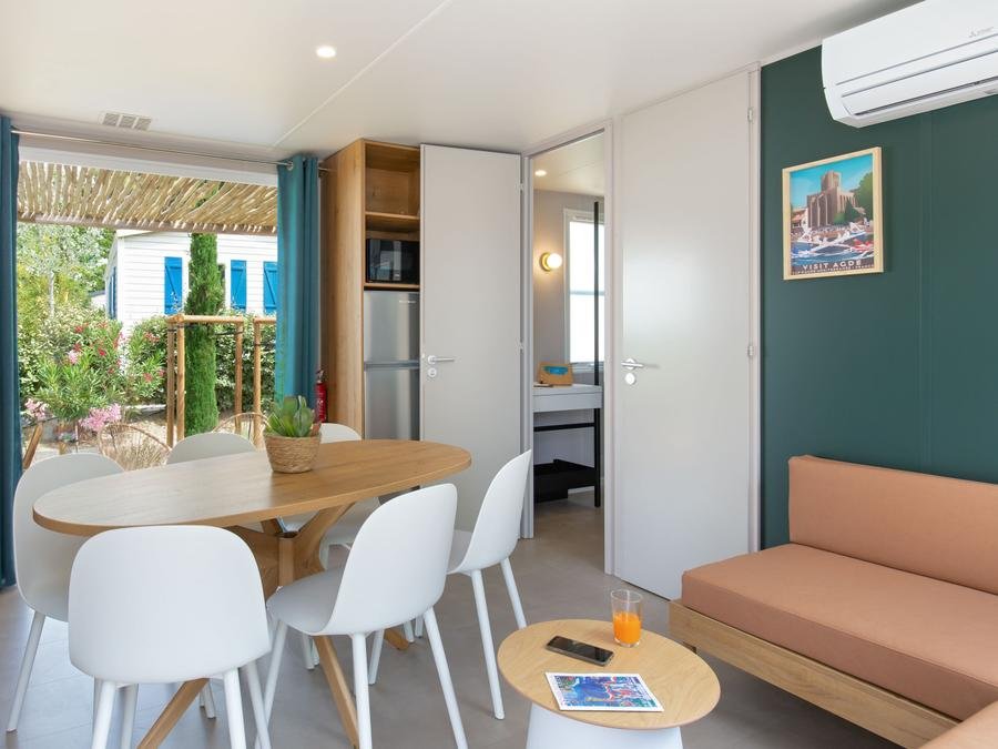 Camping Pas Cher vous présente avec son site Officiel campingpascher.fr, le Camping Les Jardins D'Agathe **** classé 4 étoiles, situé sur la commune de Agde dans le département Hérault (Languedoc Roussillon) en France. Le camping Les Jardins D'Agathe ****, vous présente un hébergement de type mobil-home de 33 m² pour 5 personnes avec climatisation et télévision. Le camping Les Jardins D'Agathe **** vous propose du jeudi 11 juin au jeudi 18 juin 2026 avec un DÉPART DEMAIN pour 7 nuits à 609€. Cette location propose 41 dates différentes pour réserver votre séjour. Découvrez également les 8 autres gammes d'hébergements du camping. Les Avis clients pour le Camping Les Jardins D'Agathe **** sont excellents avec une note moyenne de 8 sur 10. Piscine chauffée, Piscine extérieure, Animation ados, Animations familiales, Club enfants, Aire de jeux enfants, Cyclisme, Parcours sportif, Ping-pong, Plongée, Pétanque, Randonnée, Terrain multisports, Boulangerie, Bureau de tabac, Dépôt de pain, Plats à emporter, Snack/Bar, Station-service, Supermarché,... En savoir plus : cliquez-ICI.