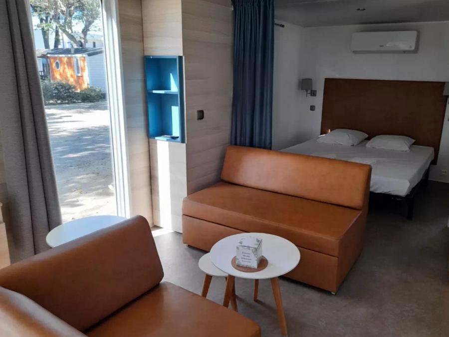 Camping Pas Cher vous présente avec son site Officiel campingpascher.fr, le Camping Les Jardins D'Agathe **** classé 4 étoiles, situé sur la commune de Agde dans le département Hérault (Languedoc Roussillon) en France. Le camping Les Jardins D'Agathe **** vous propose un hébergement de type mobil-home de 21 m² avec climatisation (télévision). Cet hébergement propose plus de 51 dates différentes pour réserver ! Pour dévouvrir la période la moins chère, consultez la rubrique 'Tarifs' et sélectionnez votre mois de départ. L'établissement vous propose 21 autres types d'hébergements. Découvrez tous nos séjours à petits prix dans la commune et aux alentours de Agde du département : Hérault (Languedoc Roussillon). Les Avis clients pour le Camping Les Jardins D'Agathe **** sont excellents avec une note moyenne de 8 sur 10. Piscine chauffée, Piscine extérieure, Animation ados, Animations familiales, Club enfants, Aire de jeux enfants, Cyclisme, Parcours sportif, Ping-pong, Plongée, Pétanque, Randonnée, Terrain multisports, Boulangerie, Bureau de tabac, Dépôt de pain, Plats à emporter, Snack/Bar, Station-service, Supermarché,... En savoir plus : cliquez-ICI.